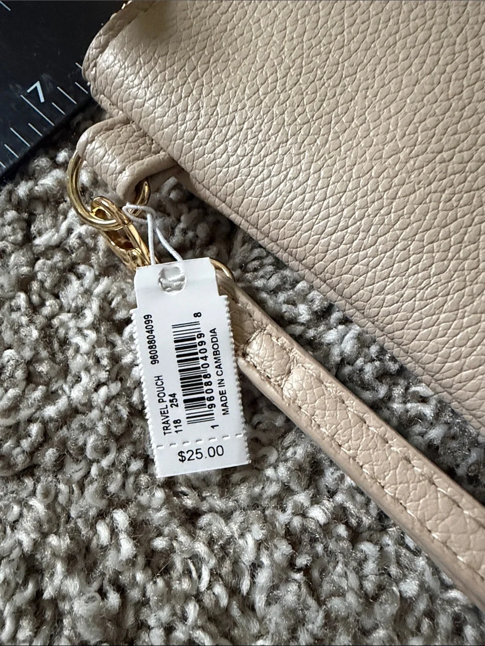 Kendra Scott Pebbled Leather Wristlet in Light Beige with Gold Hardware